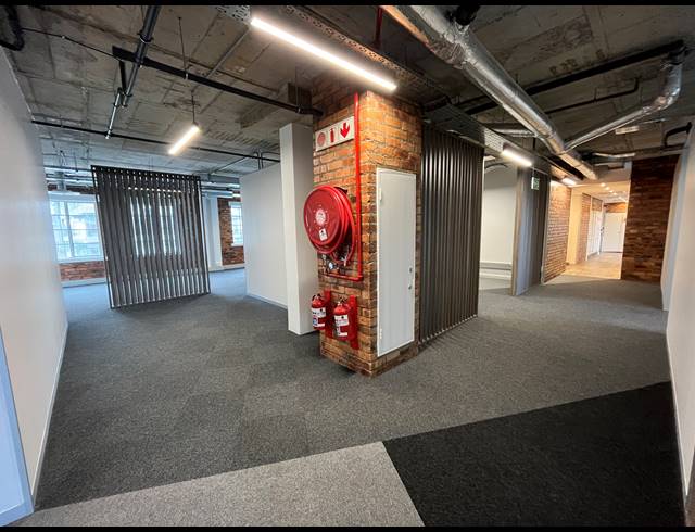 1,238M² OFFICE TO LET IN GREEN POINT